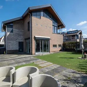  Vakantiehuis Big 5-bedroom House In Nederland